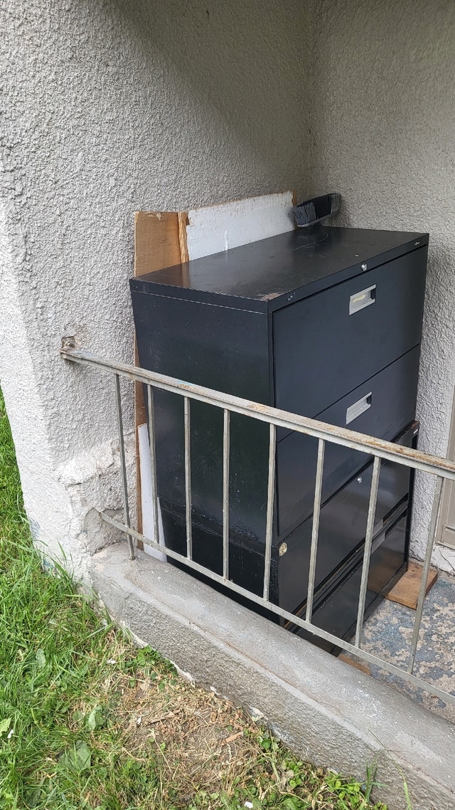 Meubles en métal à donner Objets gratuits Longueuil/Rive Sud Kijiji