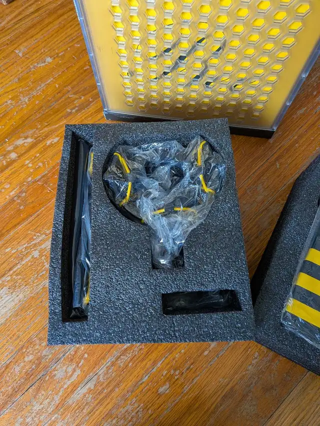 Neat King Bee Condenser microphone in Pro Audio & Recording Equipment in City of Toronto - Image 5