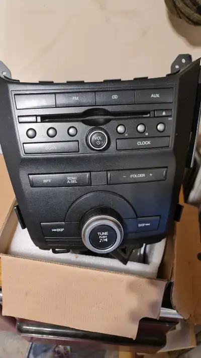 Honda Odyssey( 2011-2012) stereo in great working condition. Part # 39100tk8a030M1 Pickup in Riversi...