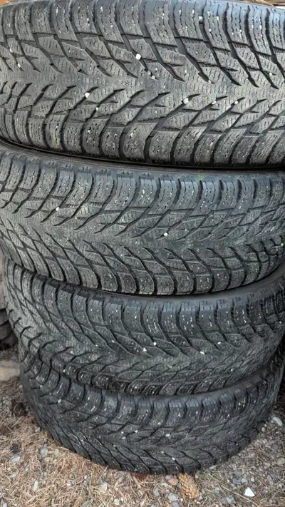Nokian Hakkapeliitta R3 SUV Winter Tires 235/65R18 110R Winter Tires DOT 2018 (1718) A little less t...