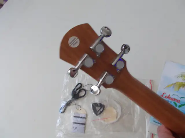 Lohanu Concert Ukulele in Guitars in Mississauga / Peel Region - Image 6