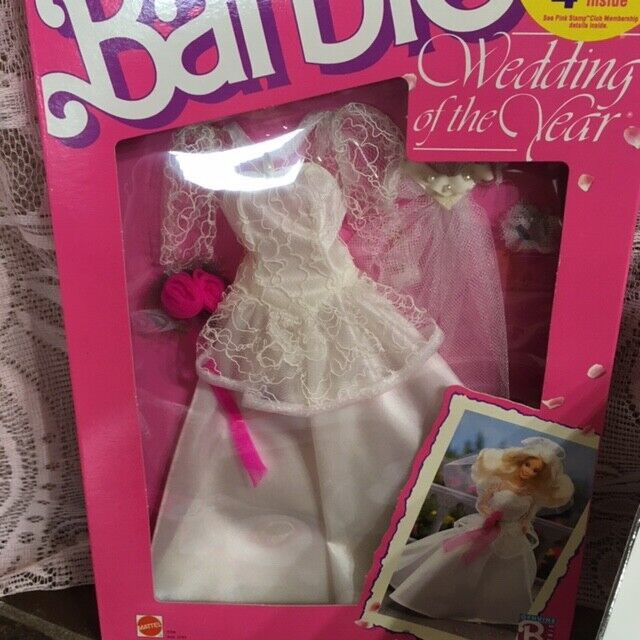BARBIE - WEDDING OF THE YEAR FASHION 1989 in Arts & Collectibles in St. Albert