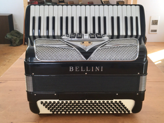 Bellini Piano Accordion (fully restored and tuned) in Pianos & Keyboards in Ottawa