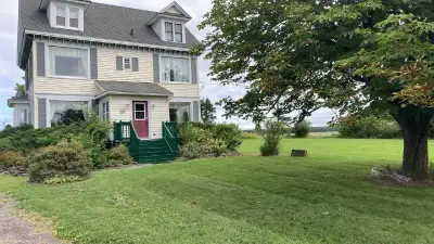 Rooms for rent on large waterfront acreage. Incl utilities, WiFi, laundry and all rooms have ensuite...