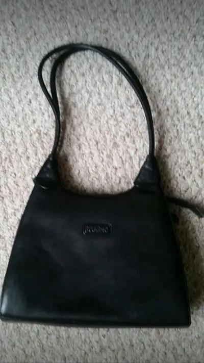 Original auchamo italian leather hangbag, View more