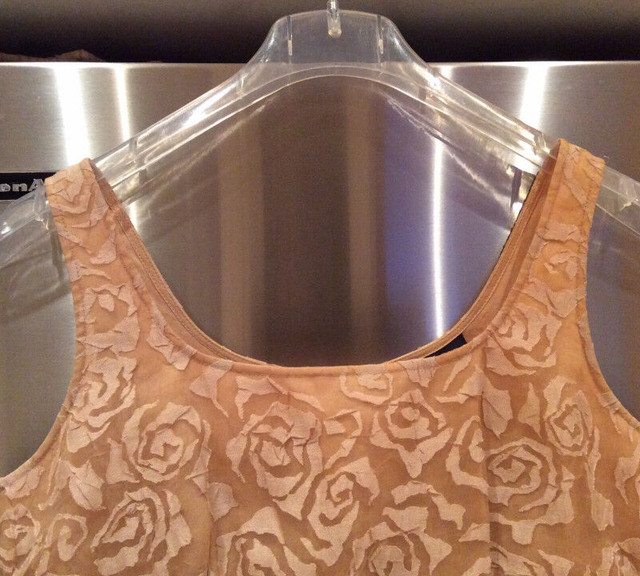 Classy Gold Bianca Nygard Lined Dress with Applique - Size 6 in Women's - Dresses & Skirts in Winnipeg - Image 2