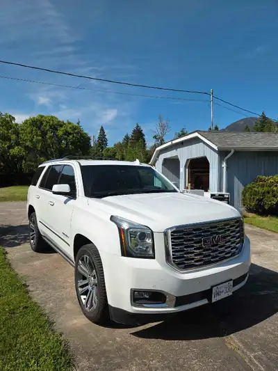 Hello everyone! I am selling a 2018 GMC Yukon Denali with 163,000 kms. We are the second owners of t...