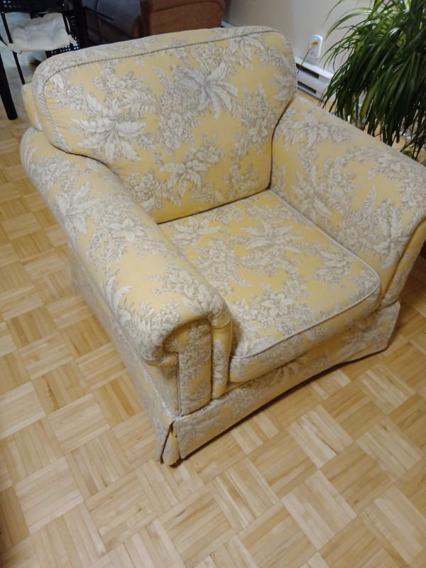 Fauteuil - armchair dans Sofas et futons  à Laval/Rive Nord - Image 3