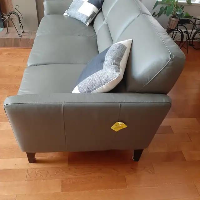 LEATHER SOFA570611570940979202