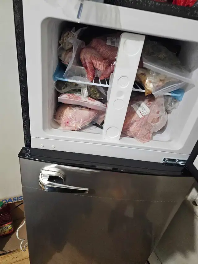 frigidaire réfrigérateur frigo fridge small petit Shawinigan in Refrigerators in Shawinigan - Image 3
