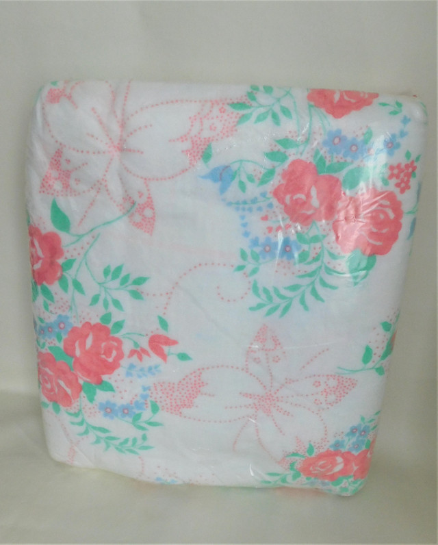 Vintage 1970's BEACON Butterfly Floral Print Blanket - Twin/Full in Bedding in Cambridge - Image 4
