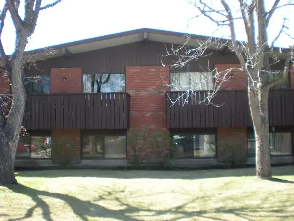 Spacious, Inner City NW, Near SAIT, UofC, Bus, N.Hill Shopping