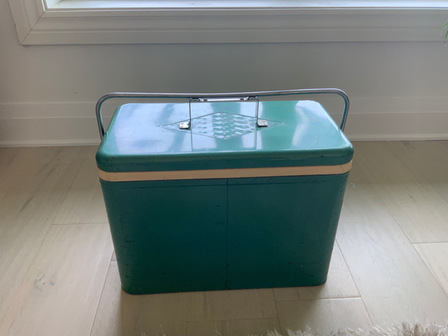 VINTAGE 50’S Coleman Camp Green Metal Diamond Logo Cooler in Fishing, Camping & Outdoors in City of Toronto - Image 2