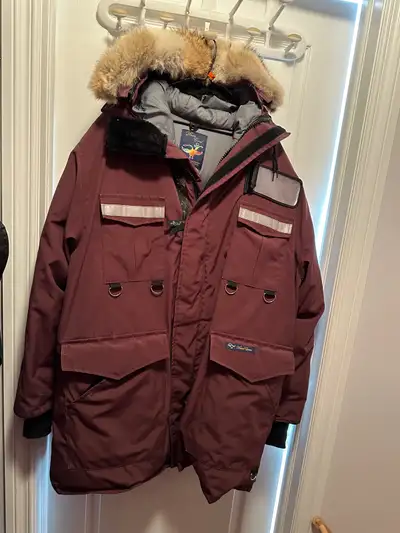 Canada snow goose parka. Bought and worn in Inuvik, NWT. Size XL. Recently dry cleaned. Open to reas...