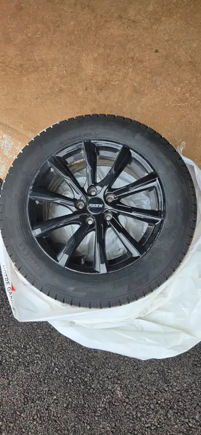 4 pneus Pirelli Winter Ice 225/60R17 achetés le 12 mars 2024 et a mag RRSW ultra gloss en alliage ac...