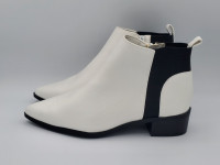 Ladies Boots white & black size 8 brand new/bottes blanc et noir
