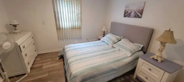 Lakefront Cottage by Lake Scugog in Ontario in Canada - Image 9