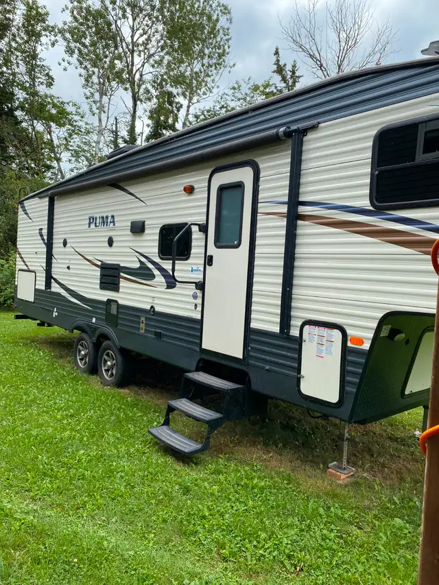 32'Fifth Wheel Camper For Sale in Travel Trailers & Campers in Charlottetown - Image 2