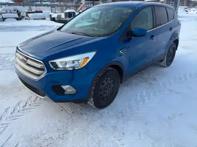 Ford escape 2017 , 2l , mention reconstruit, 168300km , caméra de reculon , attache remorque , 4 pne...