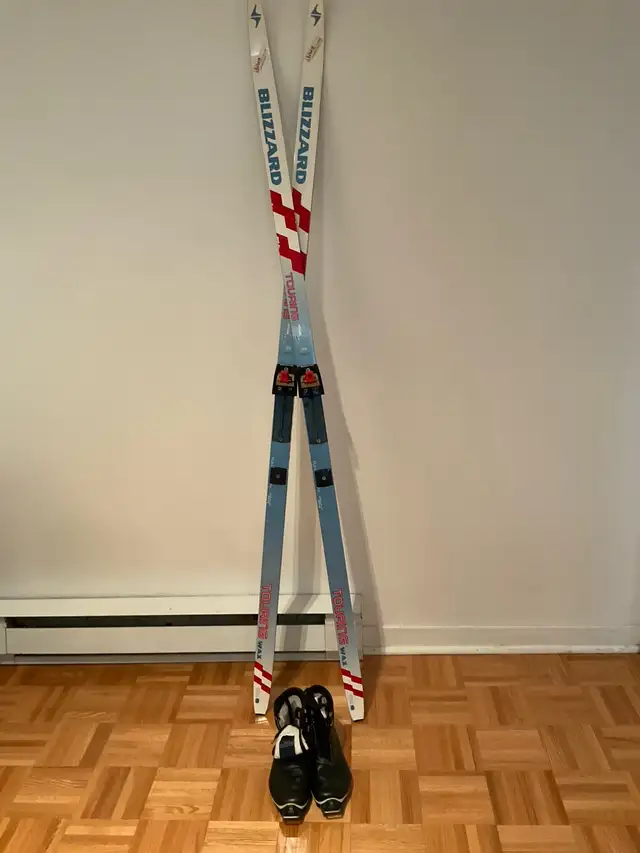 Ski de fond pour femmes avec chaussures grandeur 7 1/2  8 in Ski in Longueuil / South Shore - Image 3