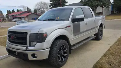 2013 Ford F-150 FX4 Super crew cab TANNEAU COVER Excellent condition! All the bells and whistles. 3....