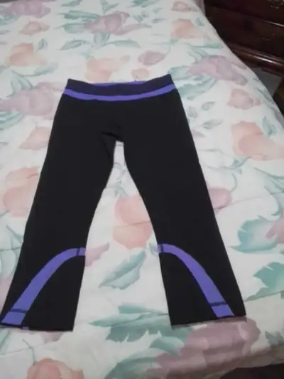 Elevate your workout wardrobe with these new Lululemon capri pants, designed for both style and perf...