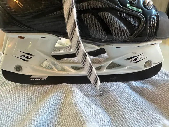 Junior Reebok RIBCOR Ice Hockey Skates in Hockey in City of Montréal - Image 5