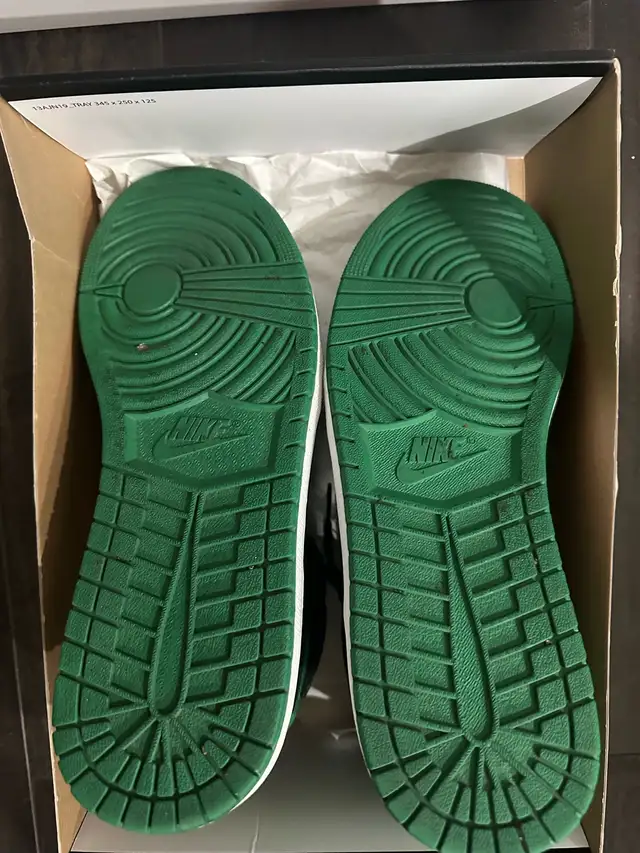 JORDAN 1 RETRO HIGH “PINE GREEN” (SIZE 13) in Men's Shoes in Mississauga / Peel Region - Image 6