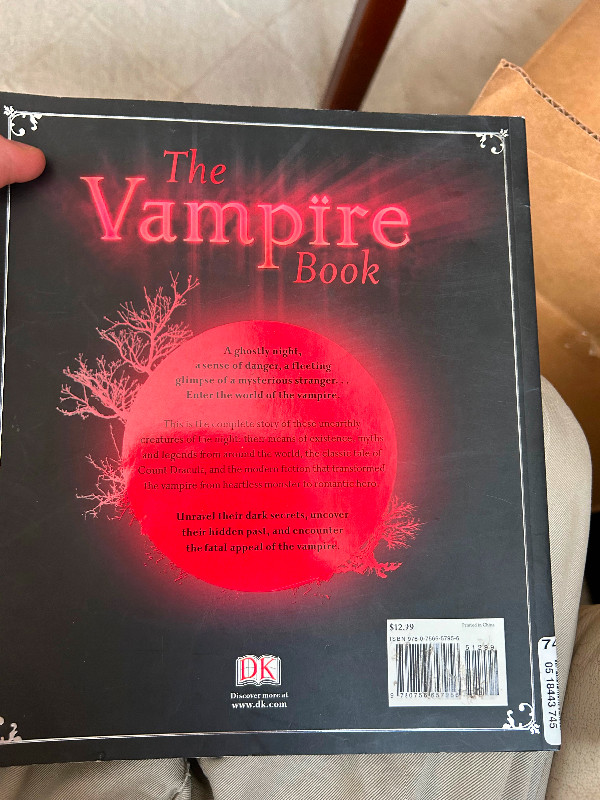 The Vampire Book DK (paperback) in Fiction in Ottawa - Image 2