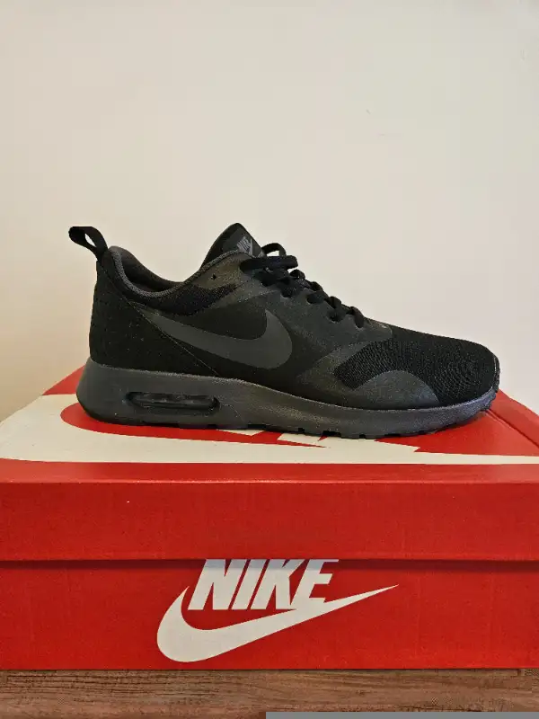 Nike Air Max Tavas Black (BNIB Men's Sz. 9) in Men's Shoes in Kitchener / Waterloo - Image 4