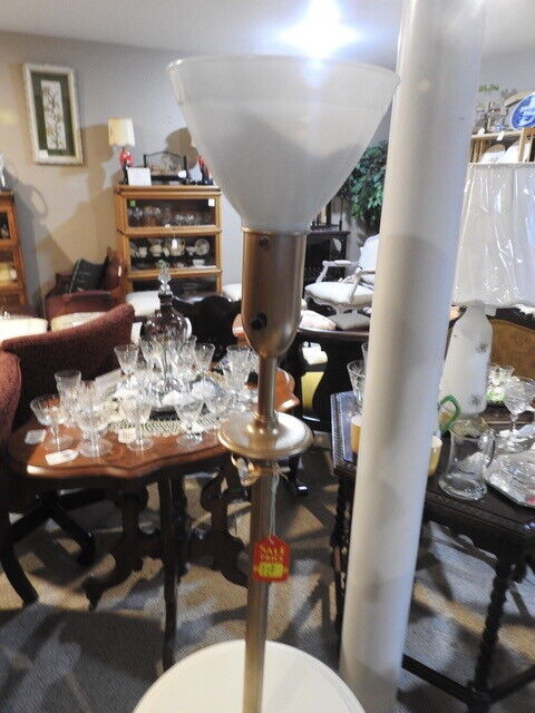 antique / vintage table top floor lamp, recently restored in Home Décor & Accents in Hamilton - Image 3