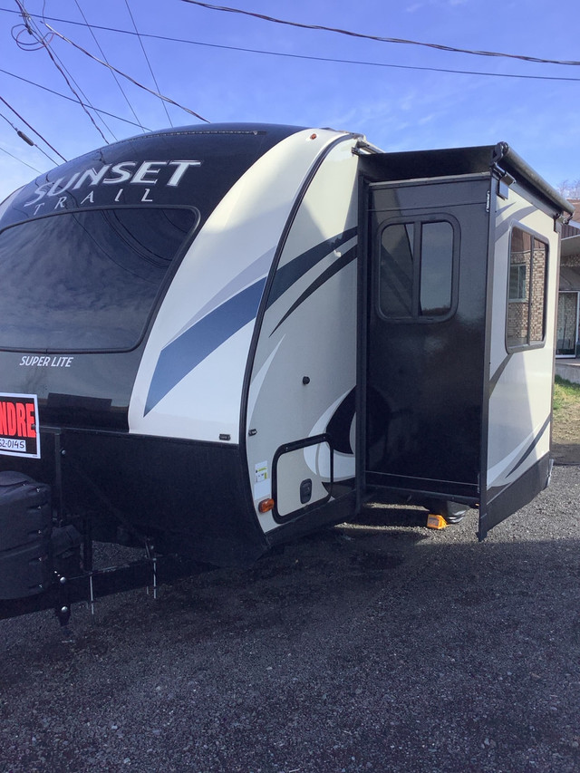 Roulotte Sunset Trail Super Lite 2018 modèle 210FK  dans VR et caravanes  à Saint-Hyacinthe