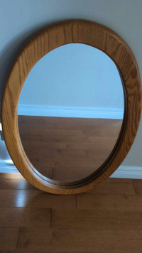 Oval wall mirror 