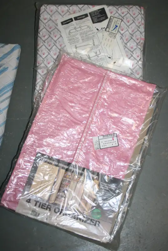 Large Hanging Storage Bag in Storage & Organization in Oakville / Halton Region - Image 2