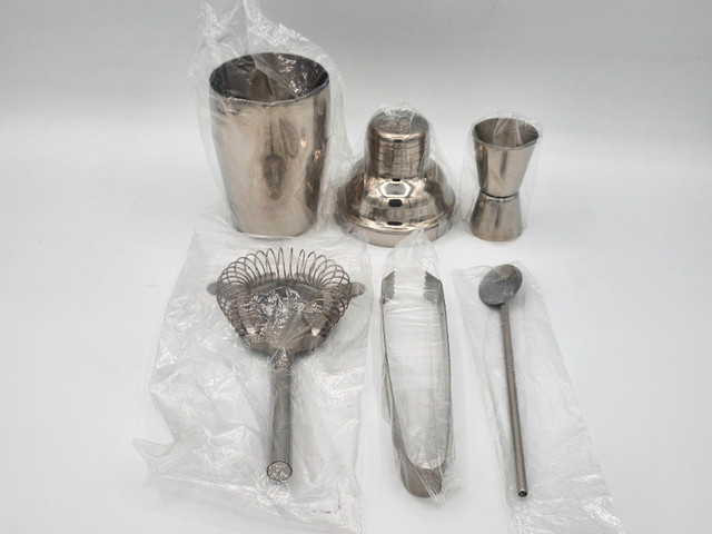 Stainless steel cocktail martini shaker set brand new dans Vaisselle et articles de cuisine  à Ouest de l’Île