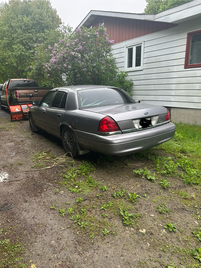 2006 Ford Crown Vic in Cars & Trucks in Ottawa - Image 2