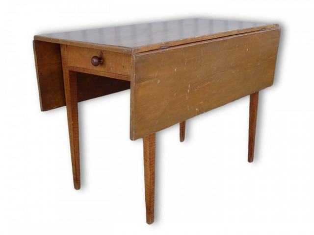 TABLE ANTIQUE AVEC BATTANTS # de produit: 49644 dans Bureaux  à Victoriaville