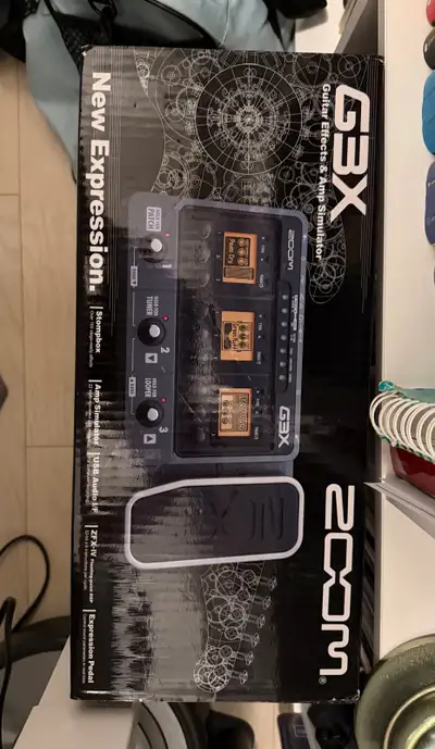 Zoom G3X effects pedal, View more