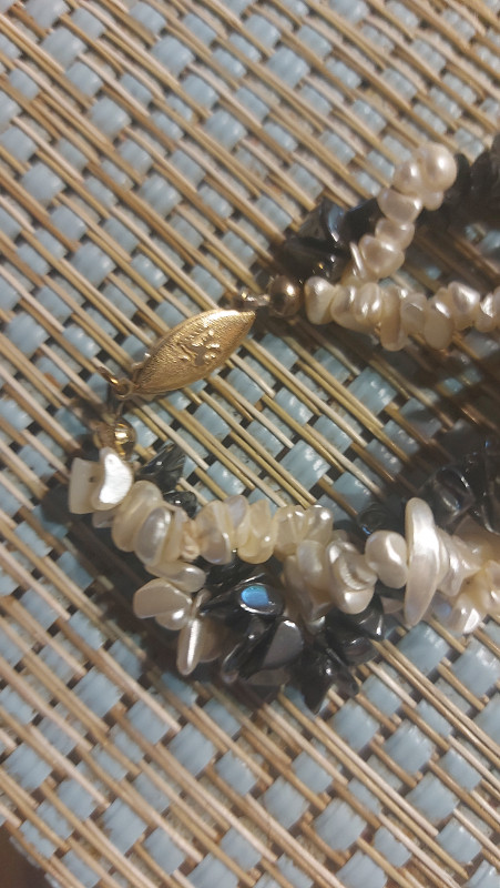 Vintage Black & White Pearl Necklace in Jewellery & Watches in Ottawa - Image 3