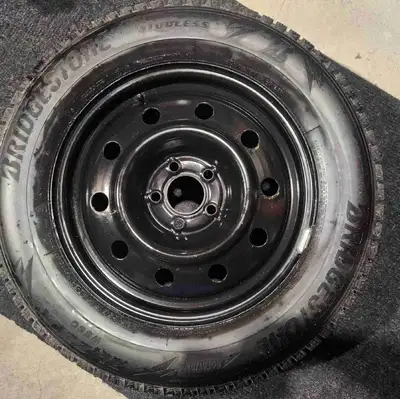 225 65 R17 bridgestone "studless Set of 4 like new less than 1000 km on them. Purchased nov 2024. Tr...