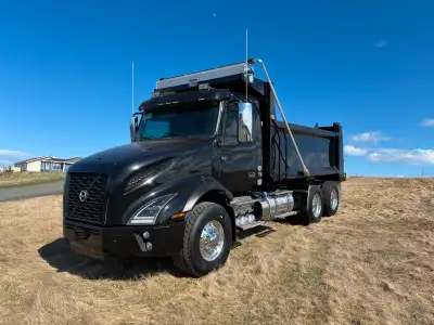 2021 Volvo vnx, 20 front 46 rear, 13spd auto, 290kms, 500hp D13 volvo, auto greaser, new 15.5 Bibeau...