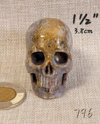 Petit crâne 1½" Skullis agate naturelle. Natural agate skull.