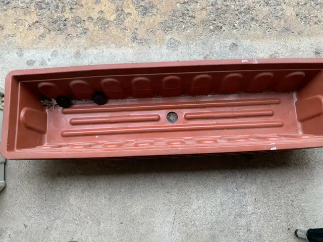 A lot of 3 large NEW/unused outdoor plant/flower pots/planters in Outdoor Décor in City of Toronto - Image 2