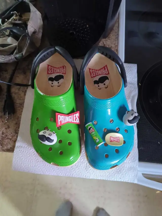 Pringles crocs in Clothing, Shoes & Accessories in Ottawa - Image 7