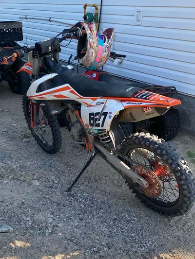 Needs engine rebuild. I think the oil pump failed and needs crank. Top end is new, new battery, new...