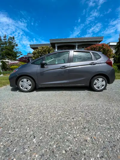 Mint condition - Traction / Stability Control 7 inch back-up camera for assistance with parallel par...