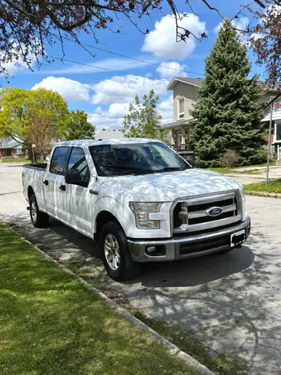 2016 Ford F-150 XLT 5.0 V8 Gasoline my personal truck safety inclueded Clean truck, runs and drives...