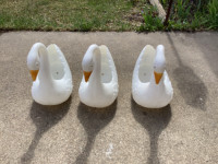 3 vintage white swan plastic planters