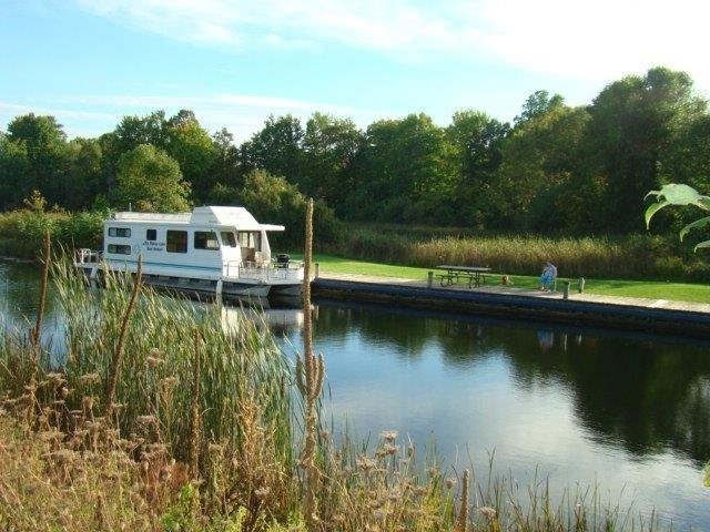 Houseboats for Rent on World Heritage Site ,, Rideau Waterway in Ontario - Image 3