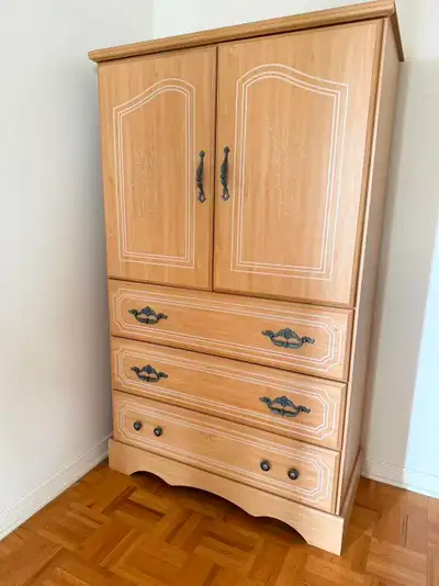 Armoire / meuble de rangement en bois – Très bon état, View more